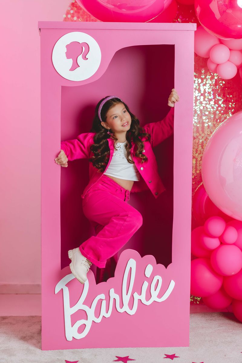 Greta Gerwig's Barbie Movie: Launching a 'Bunch of Empowered Girls'barbiemovie,gretagerwig,empoweredgirls