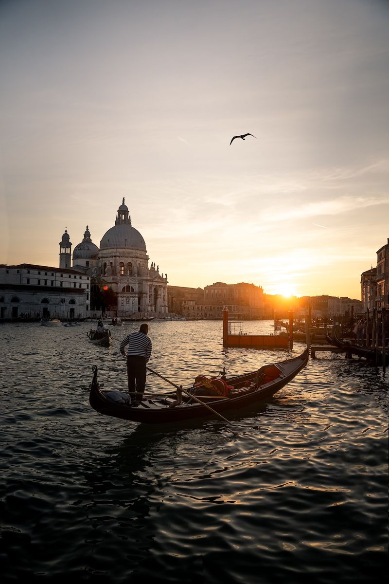 "Fear, Fantasy, and Filmmaking: Unveiling the Allure of 'A Haunting in Venice' in 20th Century Studios' Agatha Adaptation"Fear,Fantasy,Filmmaking,AHauntinginVenice,20thCenturyStudios,AgathaAdaptation